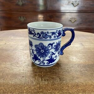 Vintage cobalt blue and white coffee or tea mug from the Bombay Company